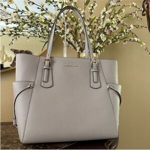 Michael kors Voyager Saffiano Leather Tote Bag pearl gray